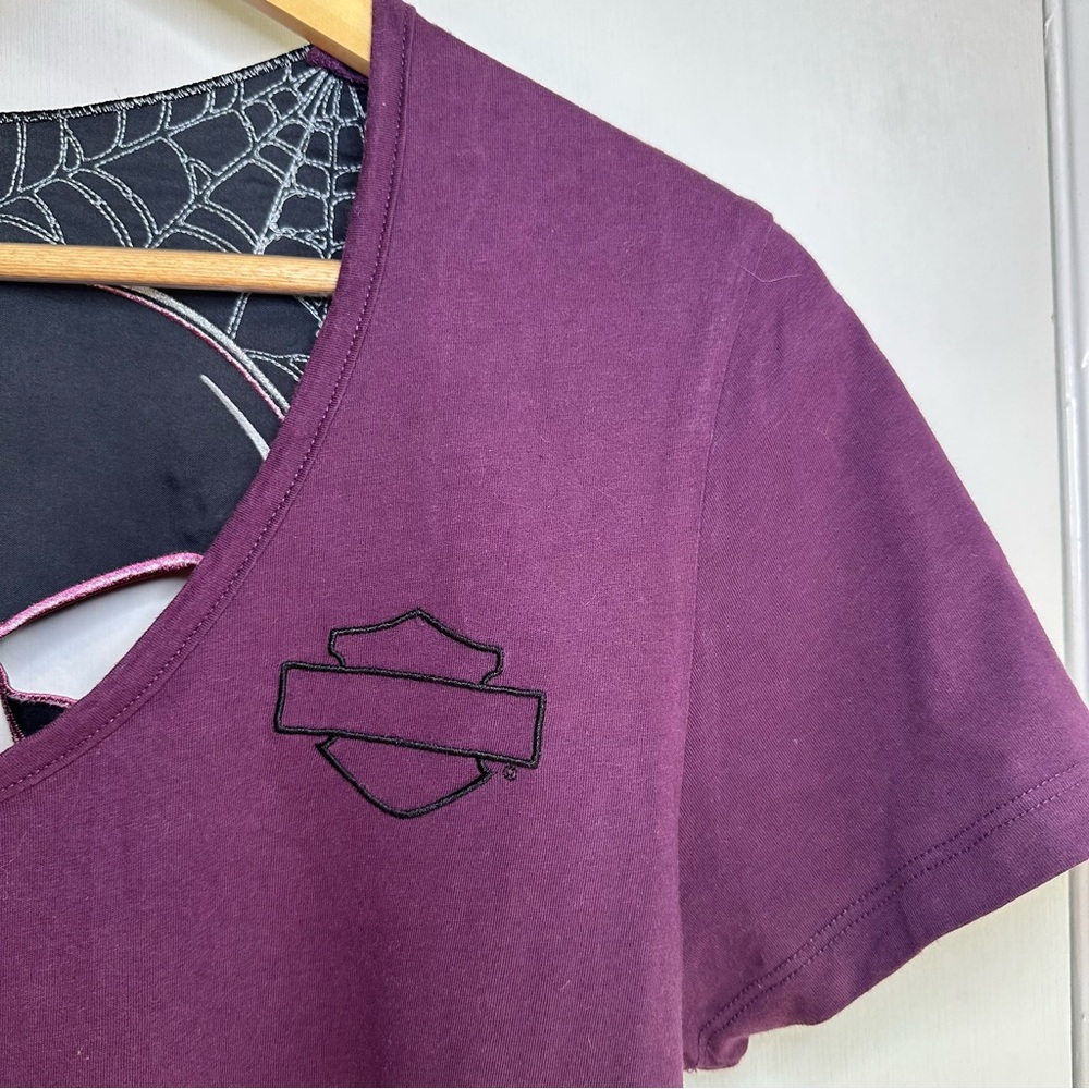 Harley Davidson Women’s V-Neck Skull T-Shirt. Color: Purple. Size: XL. - Picture 2 of 6